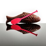 Un poisson qui ne saurait pas nager ? Pourquoi pas ? Jean-Paul Hévin a imaginé son souci et l'a heureusement doté de larges rames. Et vogue la galère ! 

A fish that can't swim? Why not? Jean-Paul Hévin equipped it with wide oars. Let's swim!

#jeanpaulhevin #paques #paques2023 #oeufdepaques #pourquoipas #easteregg #easteriscoming #chocolatier #relaisdesserts #chocolat #chocolatnoir @relaisdesserts