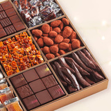 Offrir un coffret de chocolats c’est partager un moment de plaisir ! 

🇬🇧 Giving a box of chocolates means sharing a moment of pleasure!

#jeanpaulhevin #chocolats #chocolatier #chocolatierparis #ganaches #pralinés #florentins #amandes #amandesauchocolat #bonneadresseparis #confiserie #chocolate #parisbestchocolate #relaisdesserts @relaisdesserts_officiel